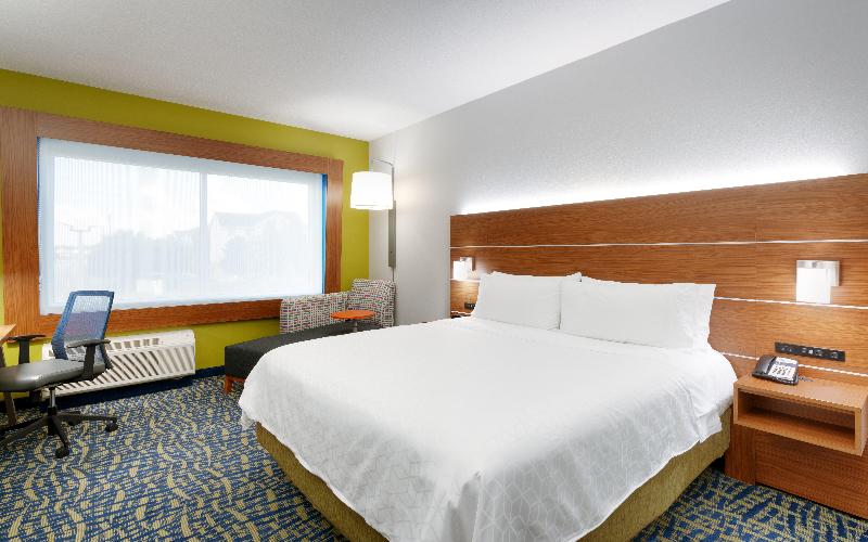 Holiday Inn Express & Suites Gainesville I-75 — photo 18