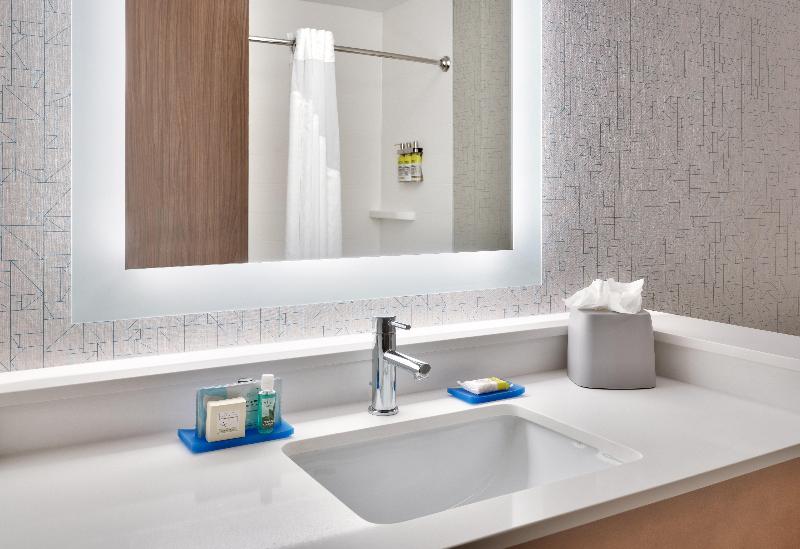 Holiday Inn Express & Suites Gainesville I-75 — photo 24