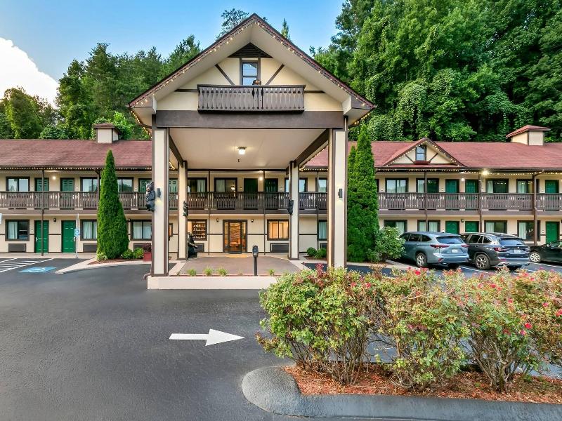 Super 8 by Wyndham Helen image