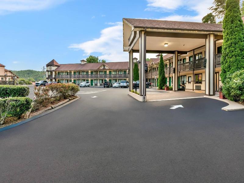 Super 8 by Wyndham Helen image