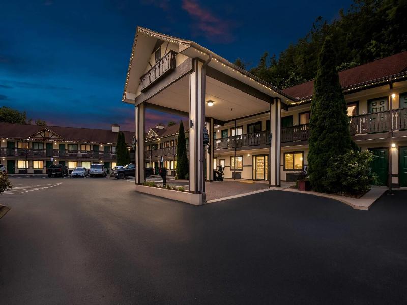 Super 8 by Wyndham Helen image