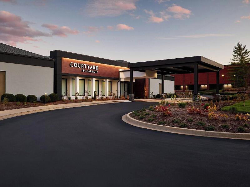 Courtyard Saint Louis Creve Coeur image