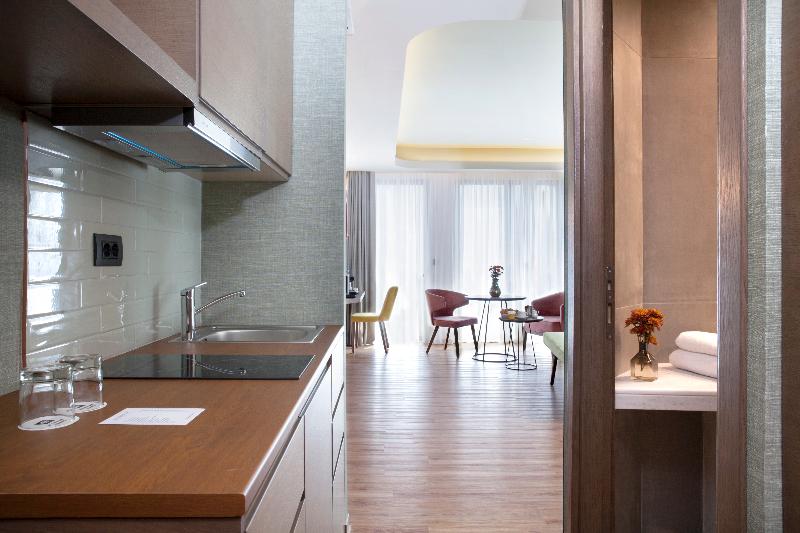 ZEUS Essence Wyndham Athens Residence
