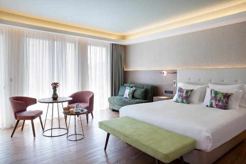 ZEUS Essence Wyndham Athens Residence