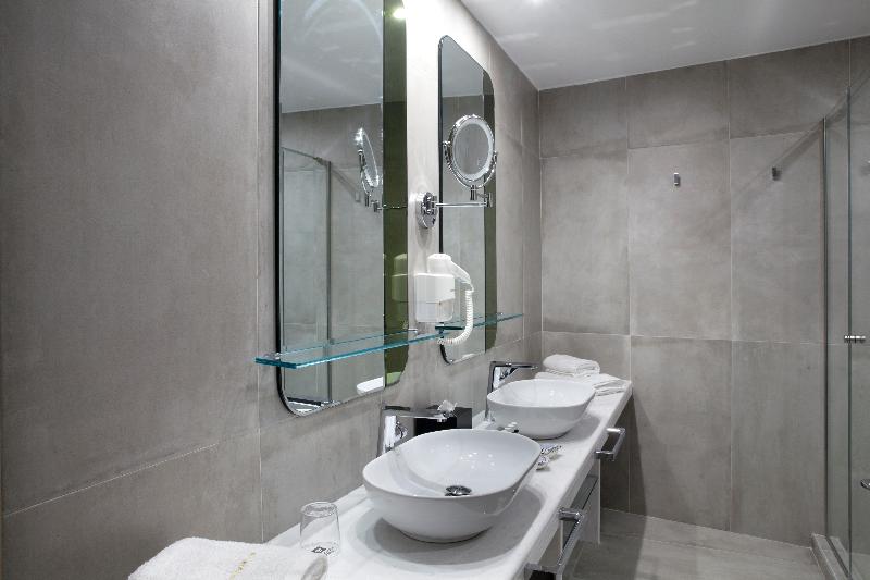 ZEUS Essence Wyndham Athens Residence