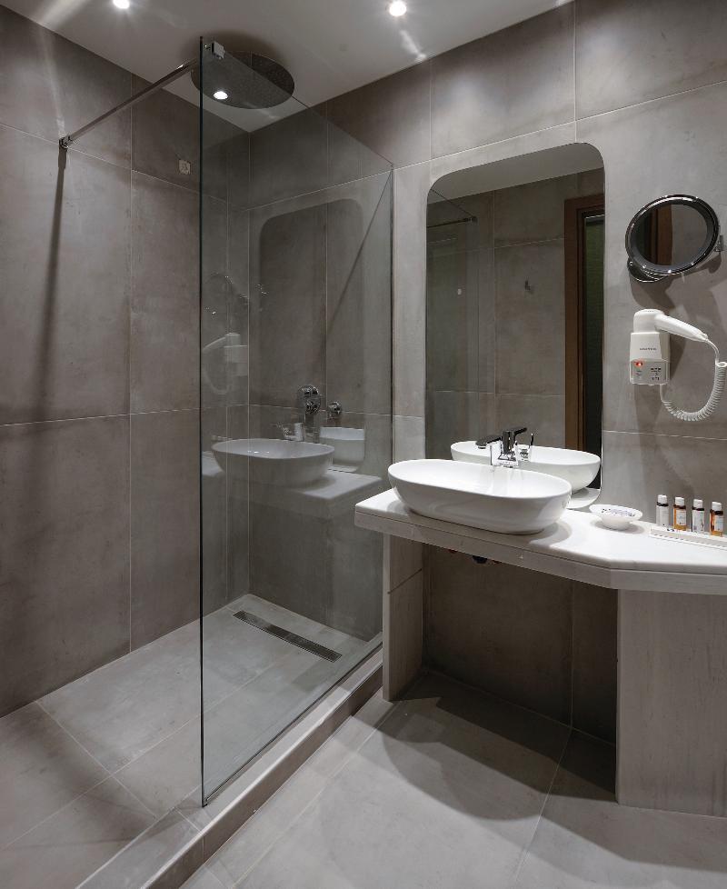 ZEUS Essence Wyndham Athens Residence