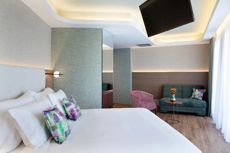ZEUS Essence Wyndham Athens Residence
