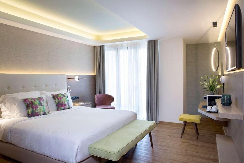 ZEUS Essence Wyndham Athens Residence
