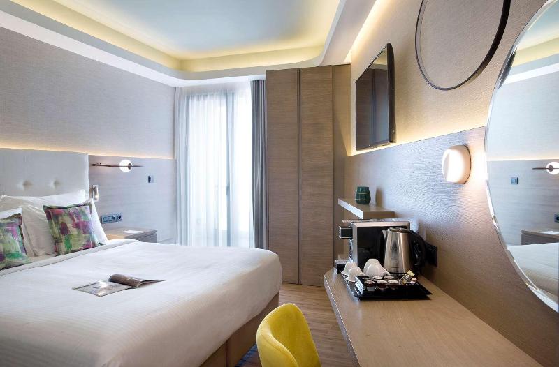 ZEUS Essence Wyndham Athens Residence