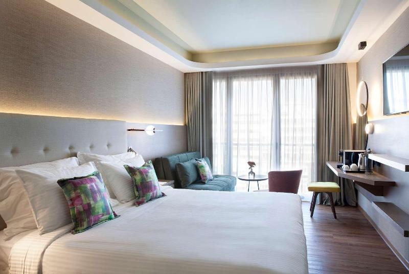 ZEUS Essence Wyndham Athens Residence