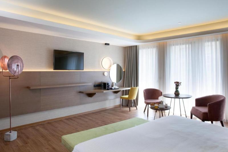ZEUS Essence Wyndham Athens Residence