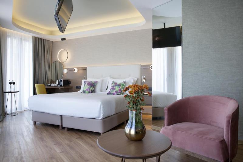 ZEUS Essence Wyndham Athens Residence