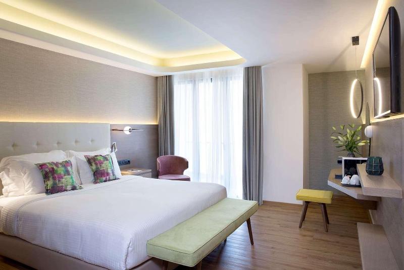 ZEUS Essence Wyndham Athens Residence