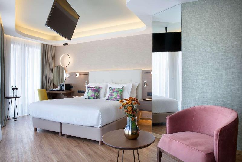 ZEUS Essence Wyndham Athens Residence