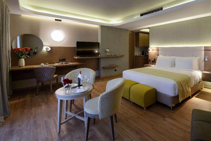 ZEUS Essence Wyndham Athens Residence