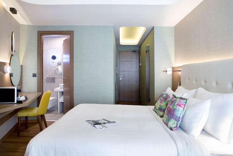 ZEUS Essence Wyndham Athens Residence