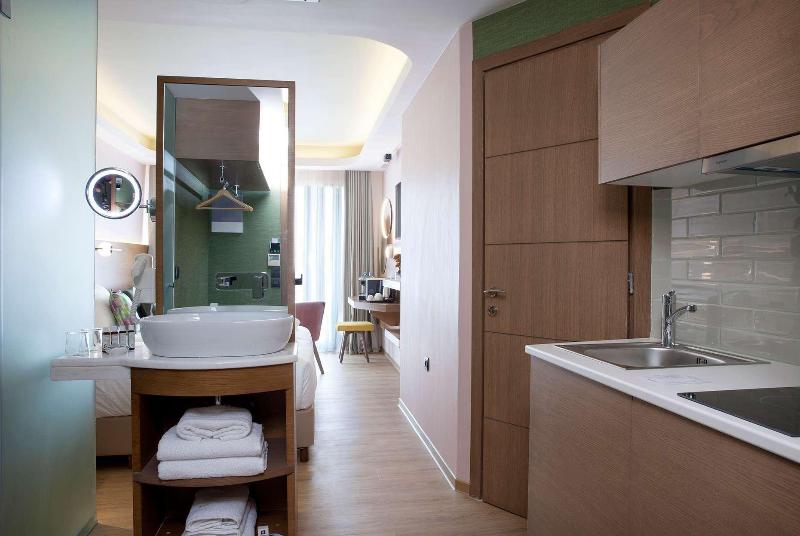 ZEUS Essence Wyndham Athens Residence