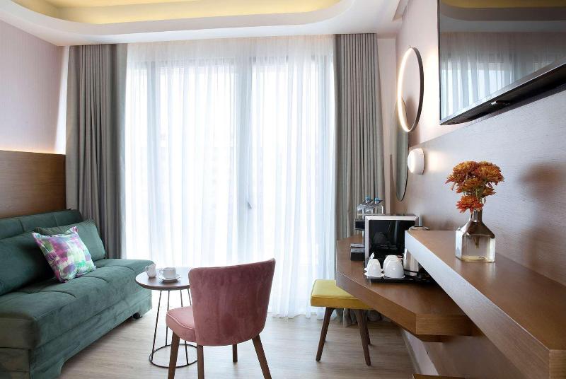 ZEUS Essence Wyndham Athens Residence