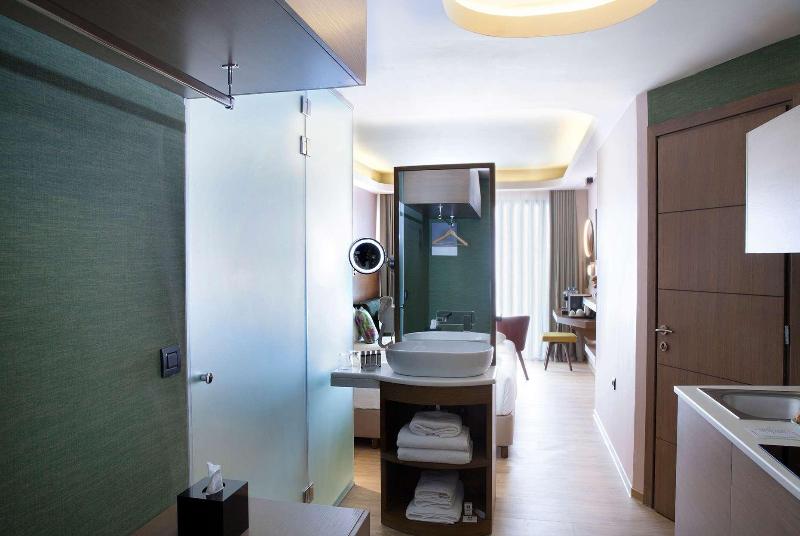 ZEUS Essence Wyndham Athens Residence
