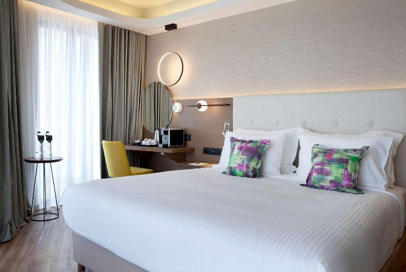 Khách sạn ZEUS Essence Wyndham Athens Residence