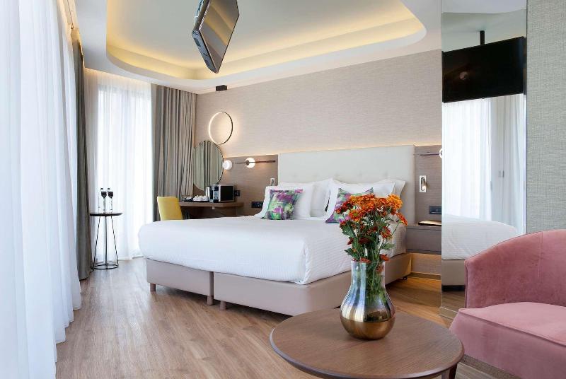 ZEUS Essence Wyndham Athens Residence