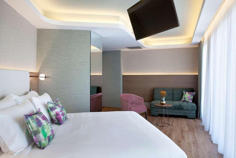 ZEUS Essence Wyndham Athens Residence