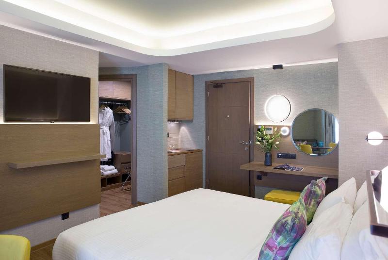 ZEUS Essence Wyndham Athens Residence