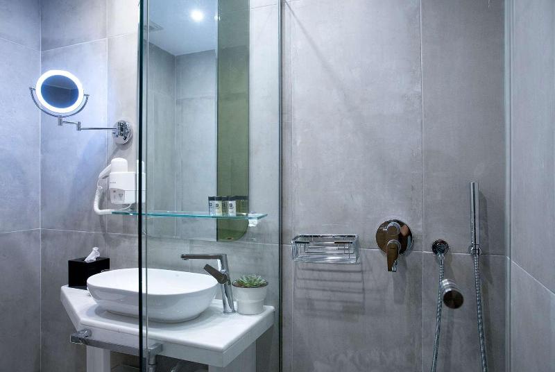 ZEUS Essence Wyndham Athens Residence