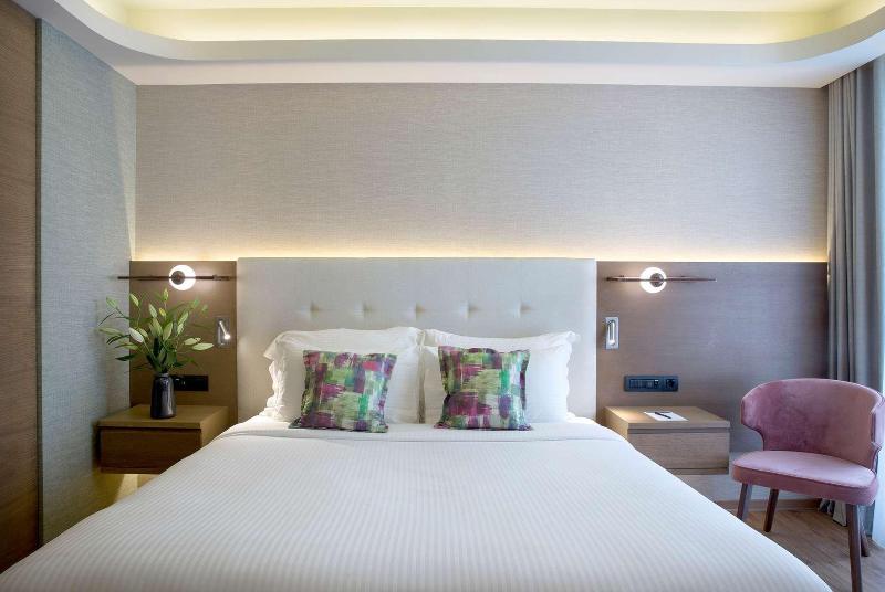 ZEUS Essence Wyndham Athens Residence