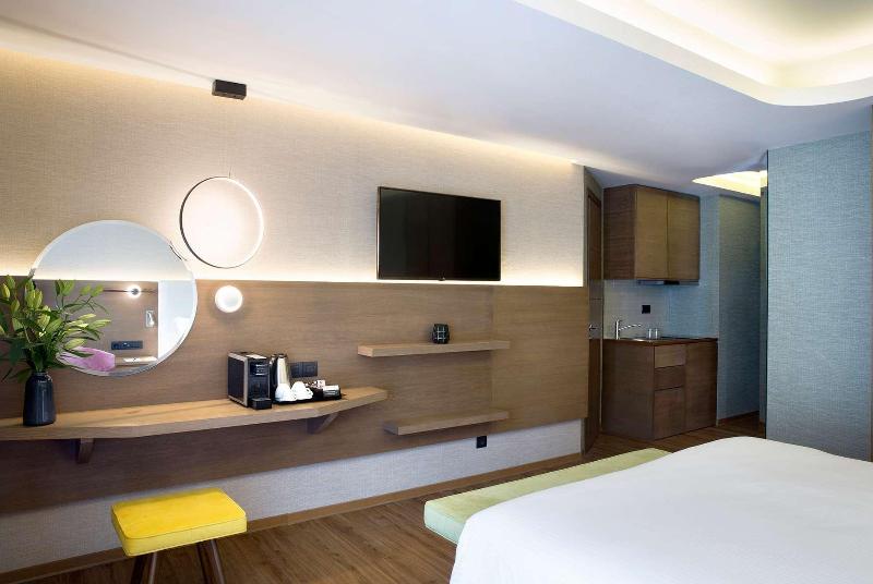 ZEUS Essence Wyndham Athens Residence