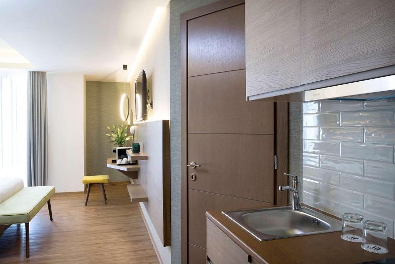 ZEUS Essence Wyndham Athens Residence