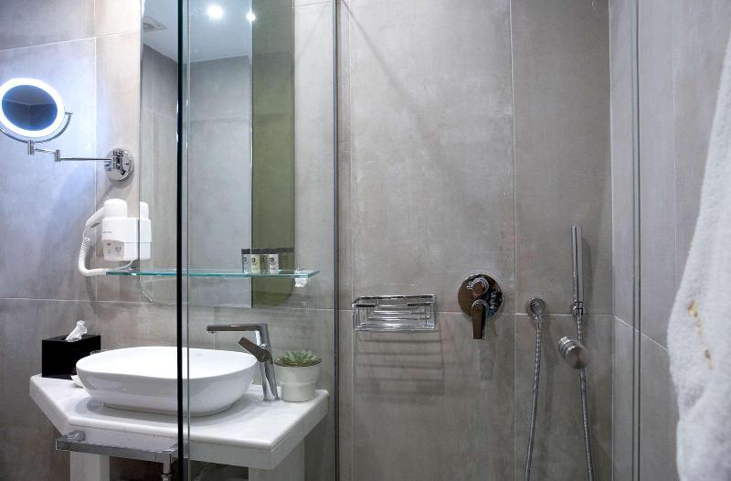ZEUS Essence Wyndham Athens Residence