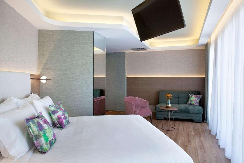 ZEUS Essence Wyndham Athens Residence