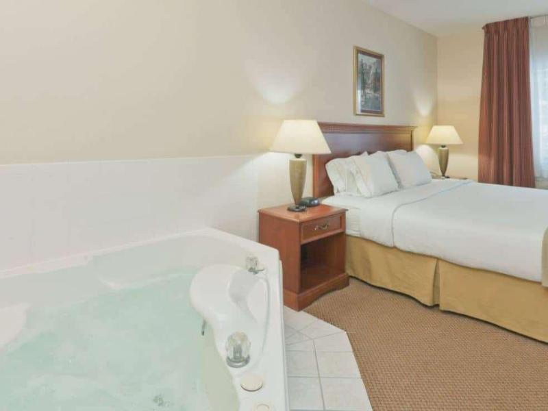 Baymont By Wyndham Portage image