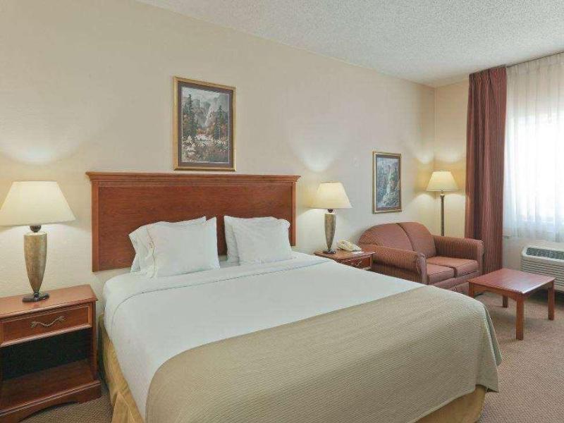 Baymont By Wyndham Portage image