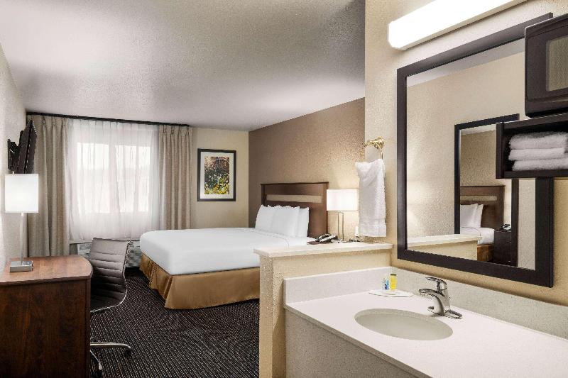 Travelodge by Wyndham Dexter image