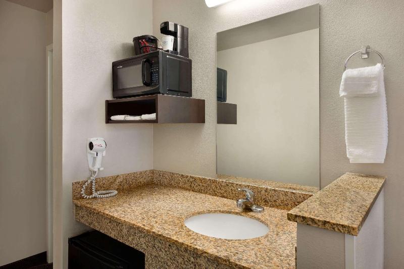 Travelodge by Wyndham Dexter image
