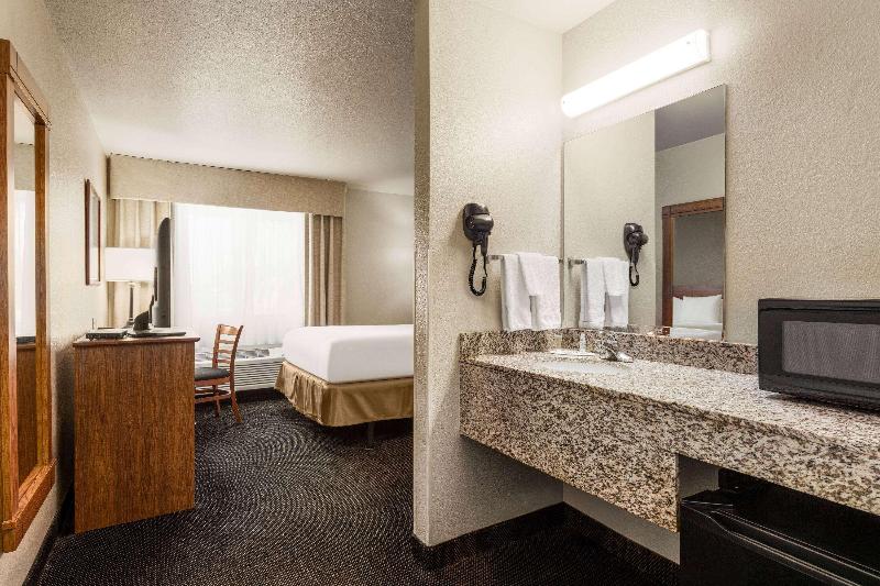 Travelodge by Wyndham Dexter image