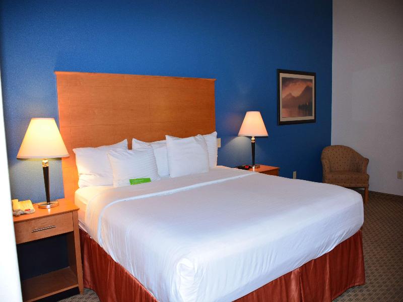 Baymont Inn & Suites Brenham image