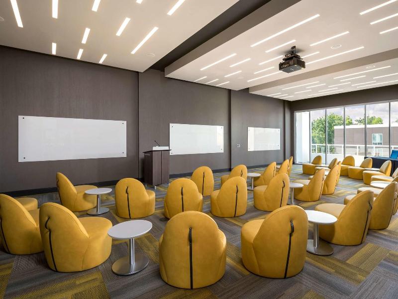 The Summit Hotel image
