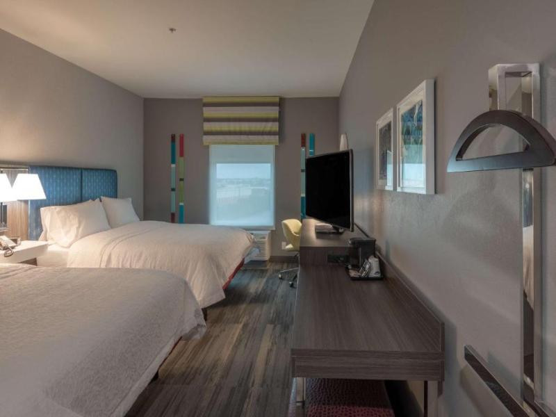 Hampton Inn & Suites Dallas/Plano Central image
