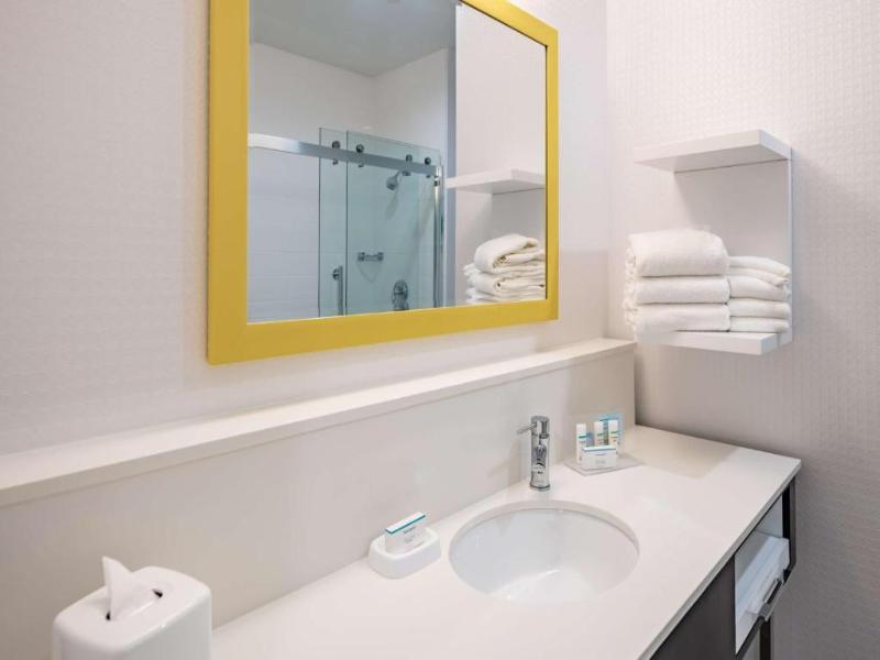 Hampton Inn & Suites Dallas/Plano Central image