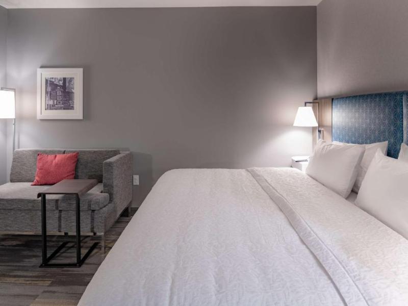 Hampton Inn & Suites Dallas/Plano Central image