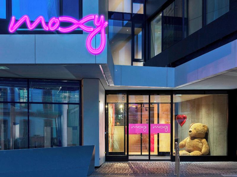 Moxy Frankfurt City Center image
