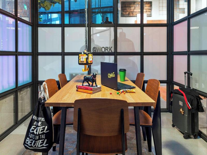 Moxy Frankfurt City Center image
