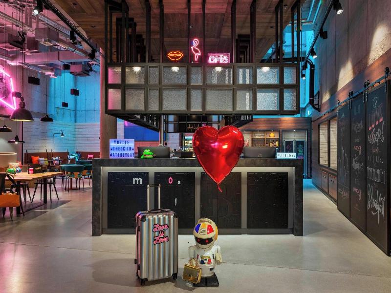 Moxy Frankfurt City Center image