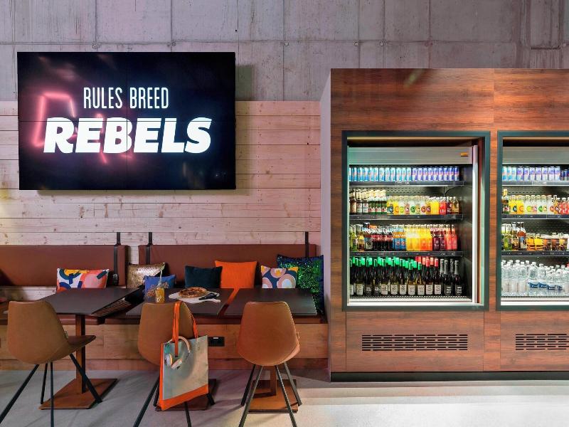 Moxy Frankfurt City Center image