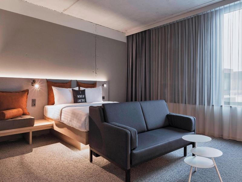 Moxy Frankfurt City Center image