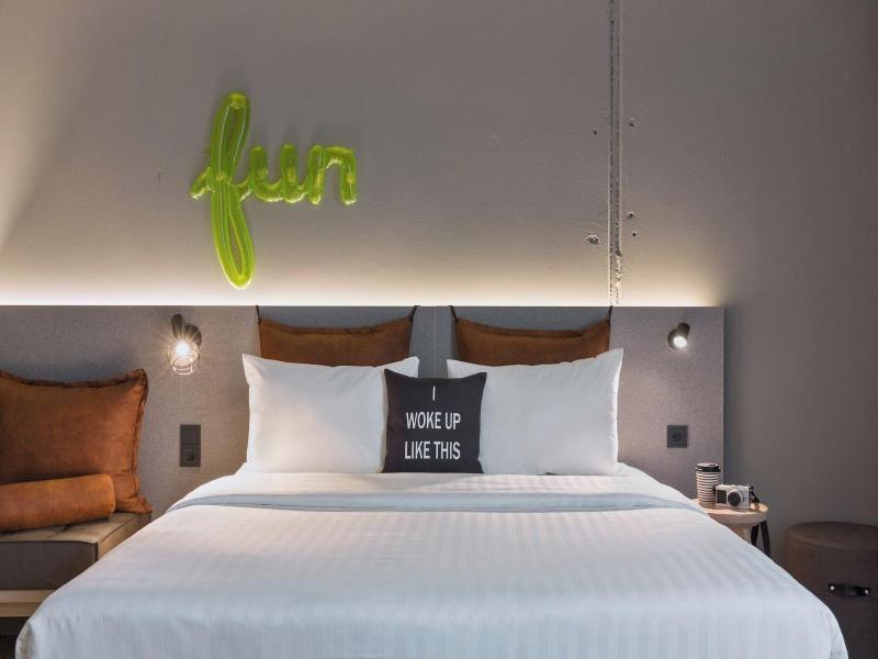 Moxy Frankfurt City Center image