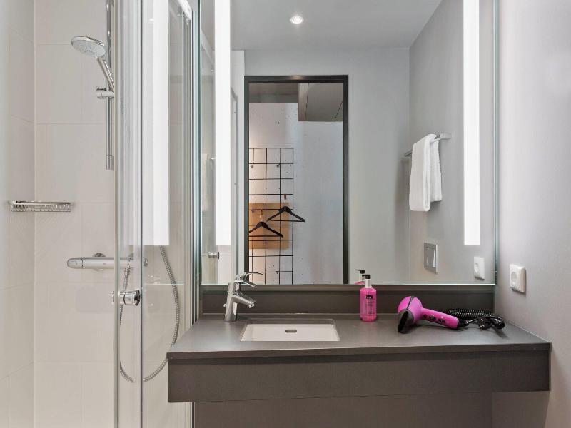 Moxy Frankfurt City Center image